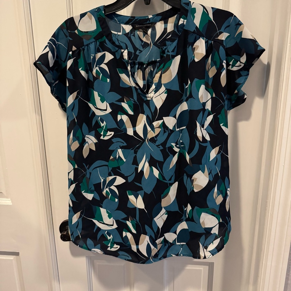 Banana Republic Floral‎ Leaf Print Blouse – Women’s Small
